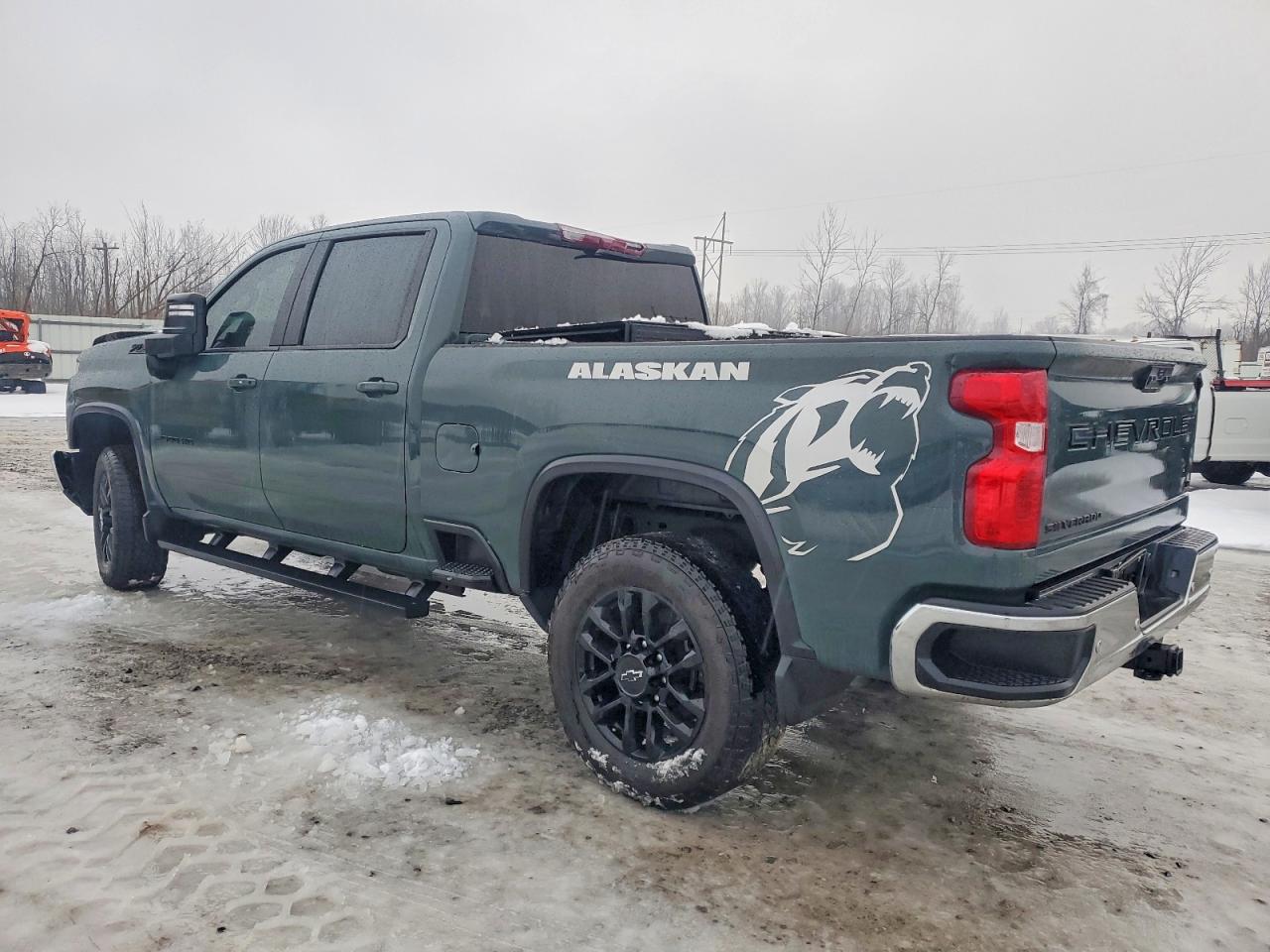 2025 CHEVROLET SILVERADO K2500 HEAVY DUTY LT photo 2