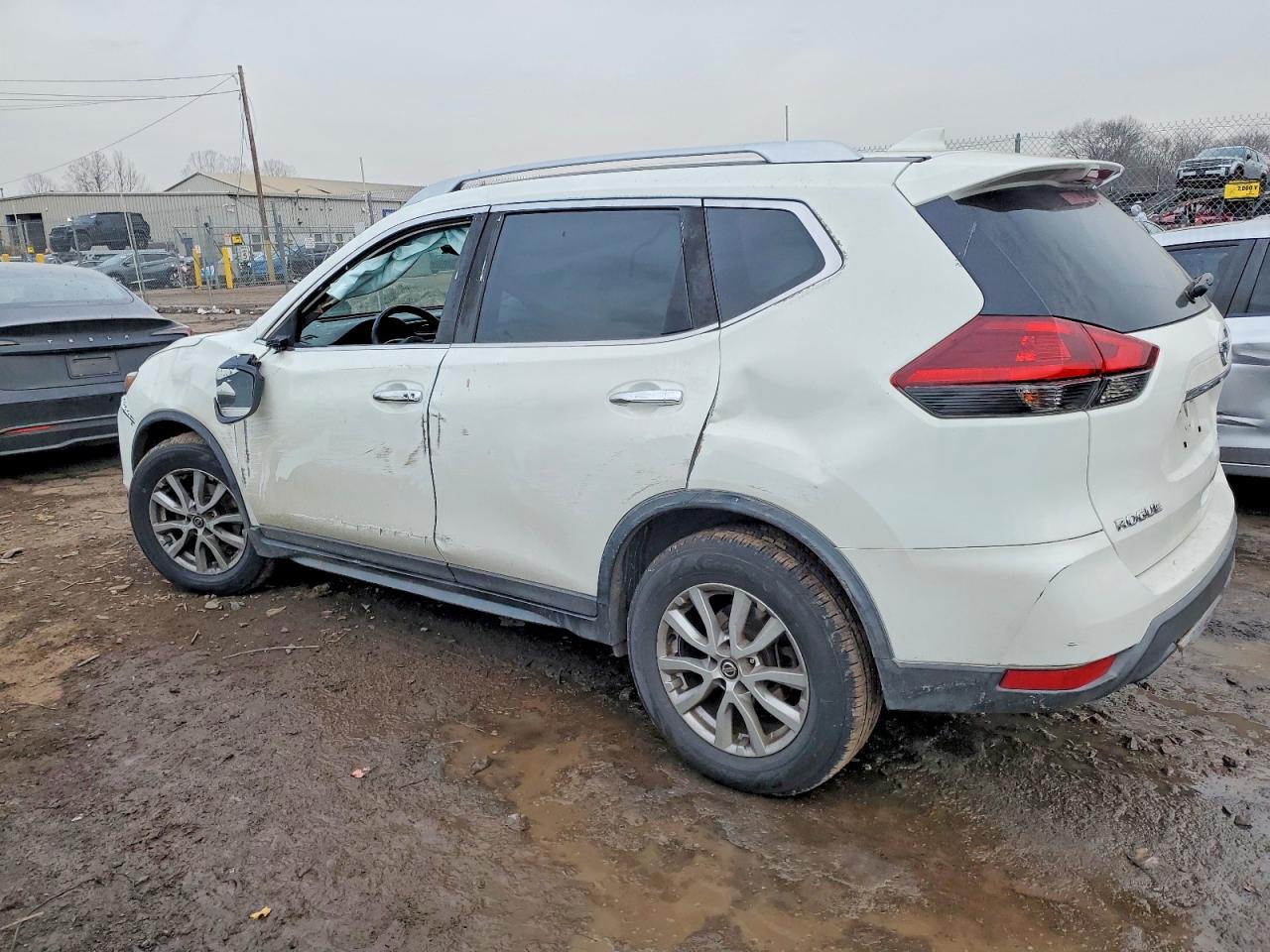 2018 NISSAN ROGUE S photo 2