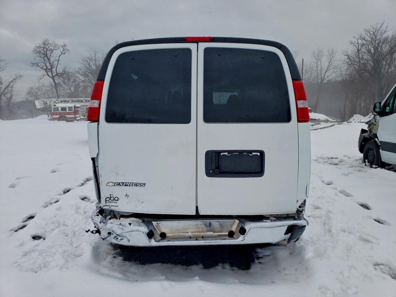 2024 CHEVROLET EXPRESS G3500 LT photo 6