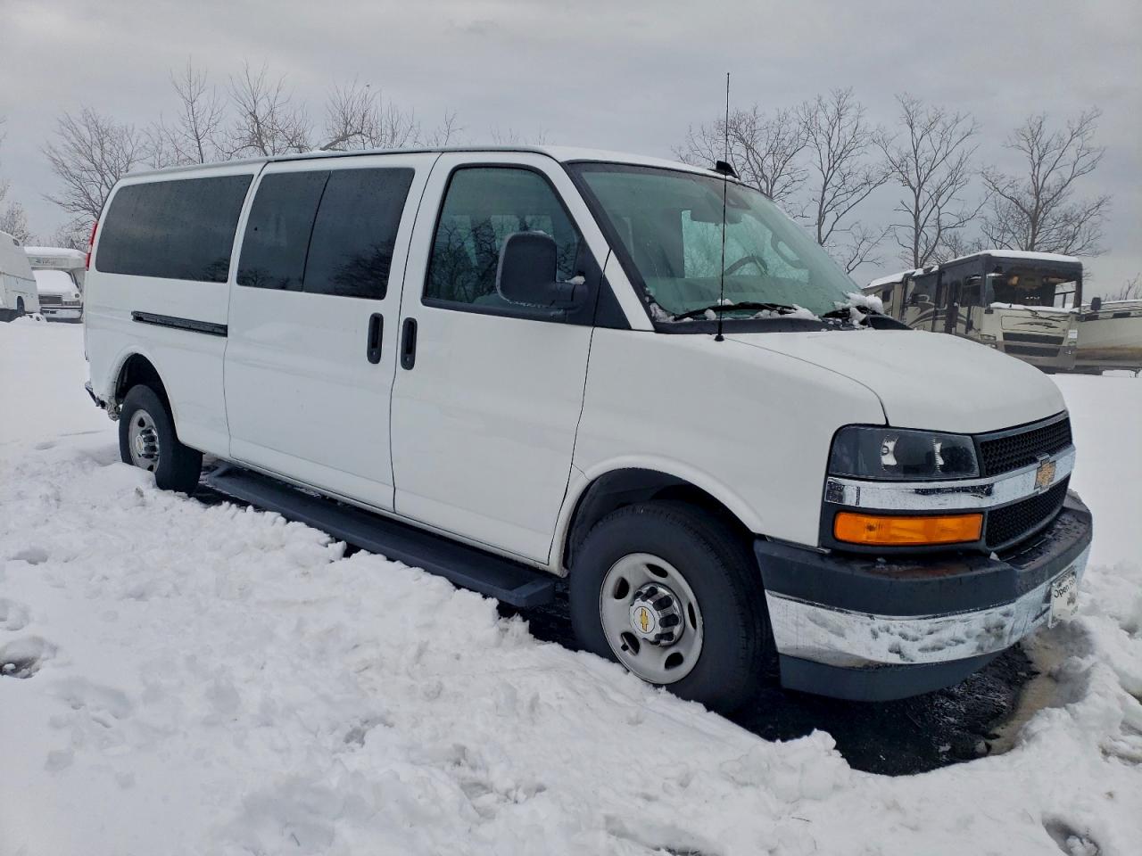 2024 CHEVROLET EXPRESS G3500 LT photo 4