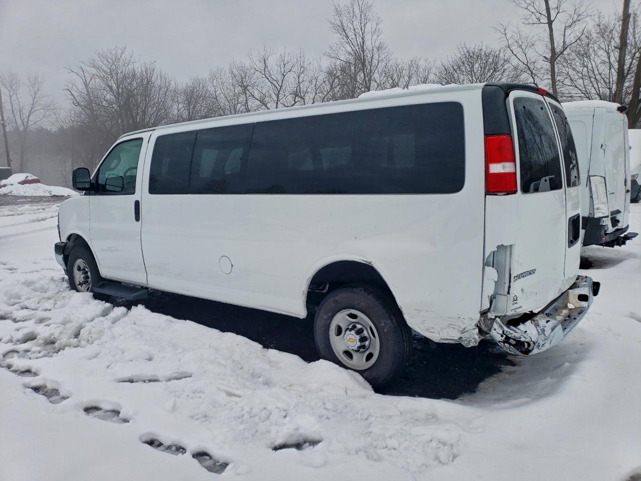 2024 CHEVROLET EXPRESS G3500 LT photo 2