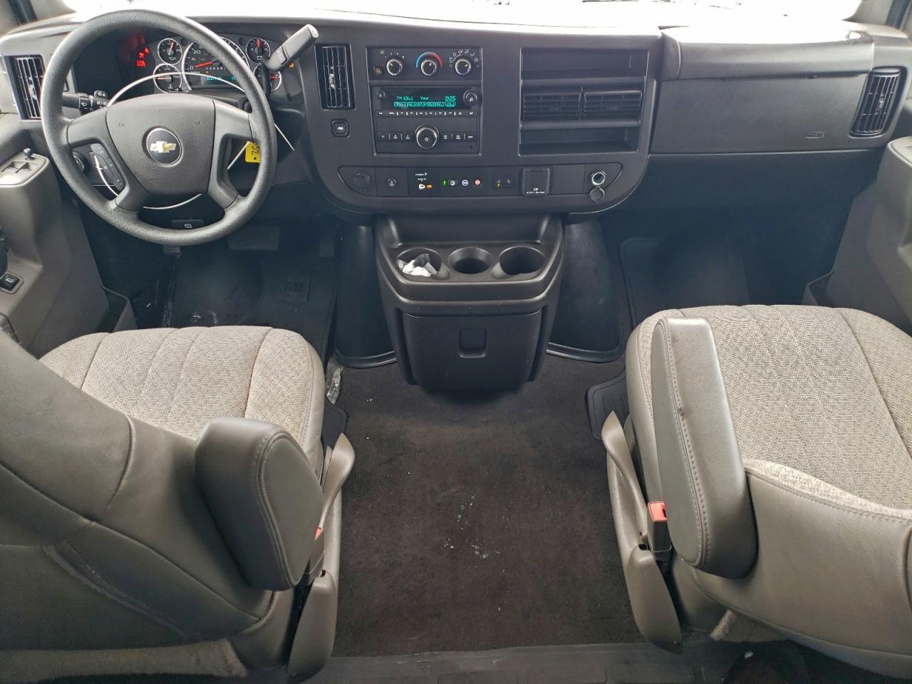 2024 CHEVROLET EXPRESS G3500 LT photo 8