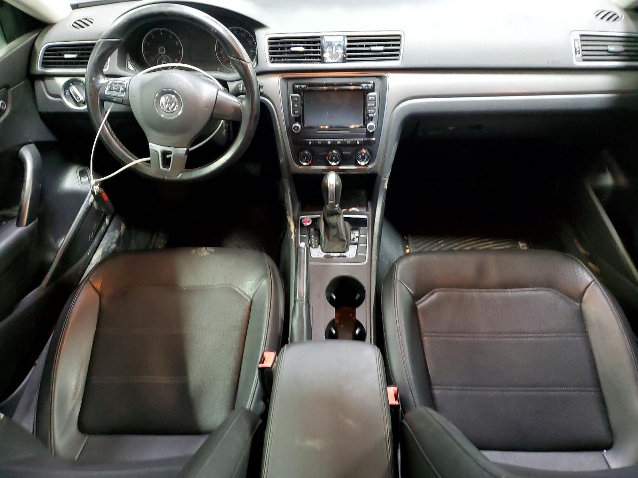 2015 VOLKSWAGEN PASSAT S photo 8