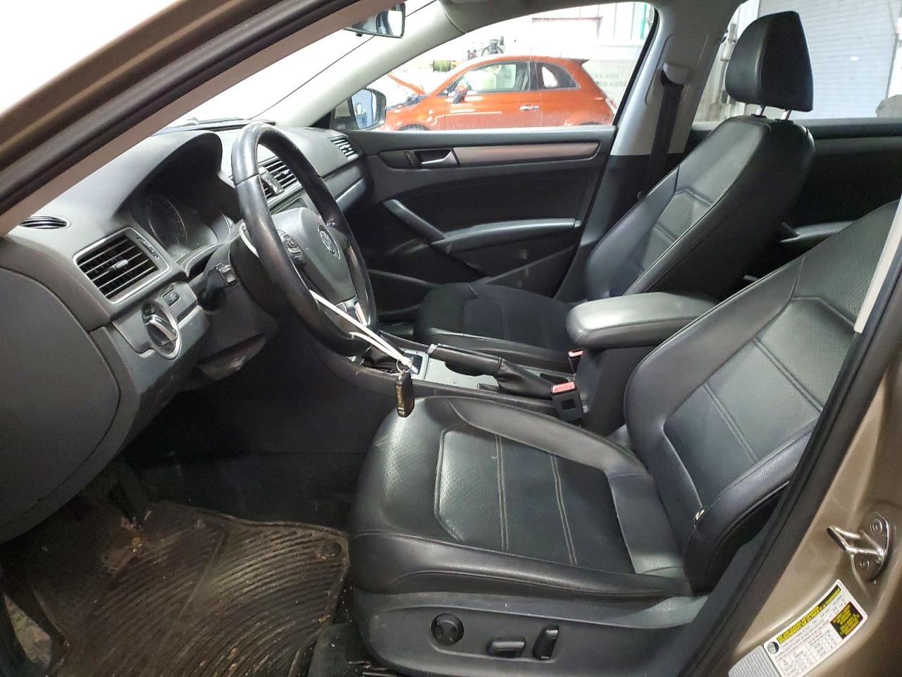 2015 VOLKSWAGEN PASSAT S photo 7