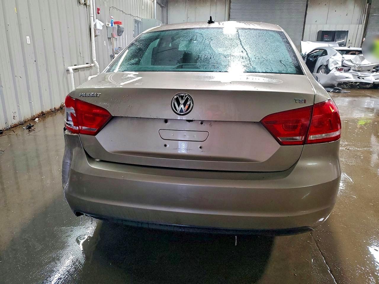 2015 VOLKSWAGEN PASSAT S photo 6