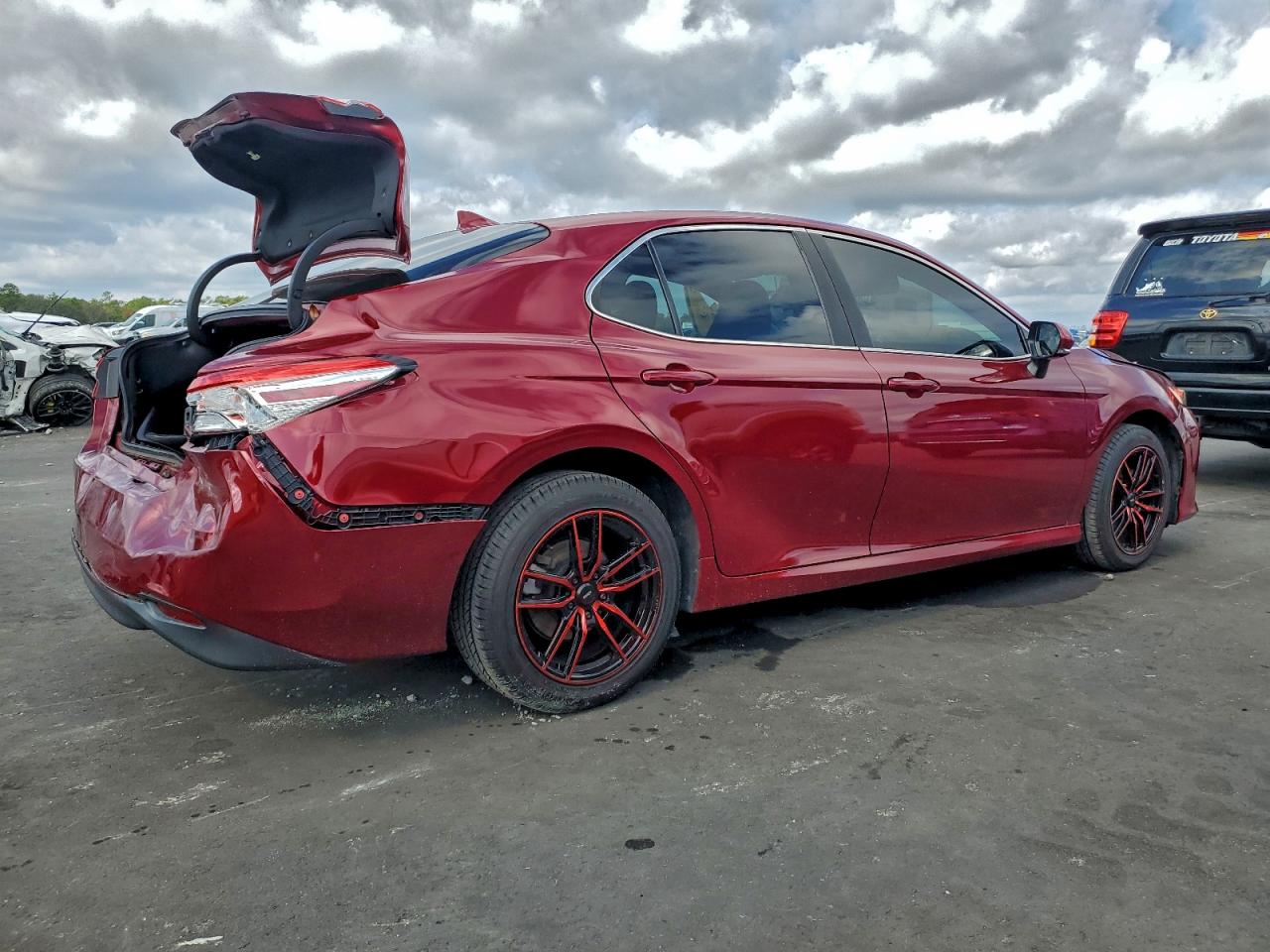 2020 TOYOTA CAMRY LE photo 3