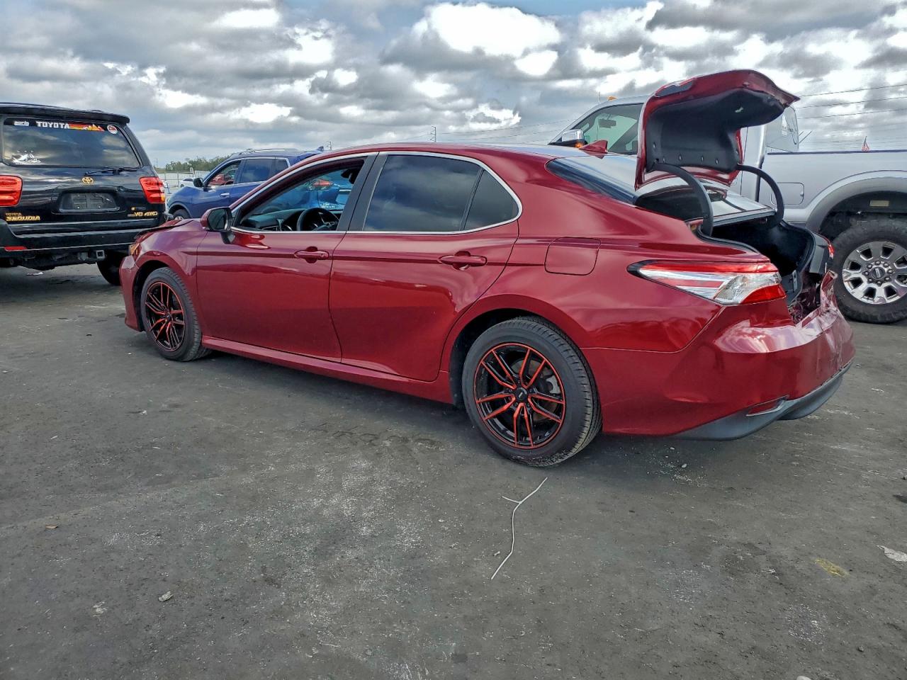 2020 TOYOTA CAMRY LE photo 2