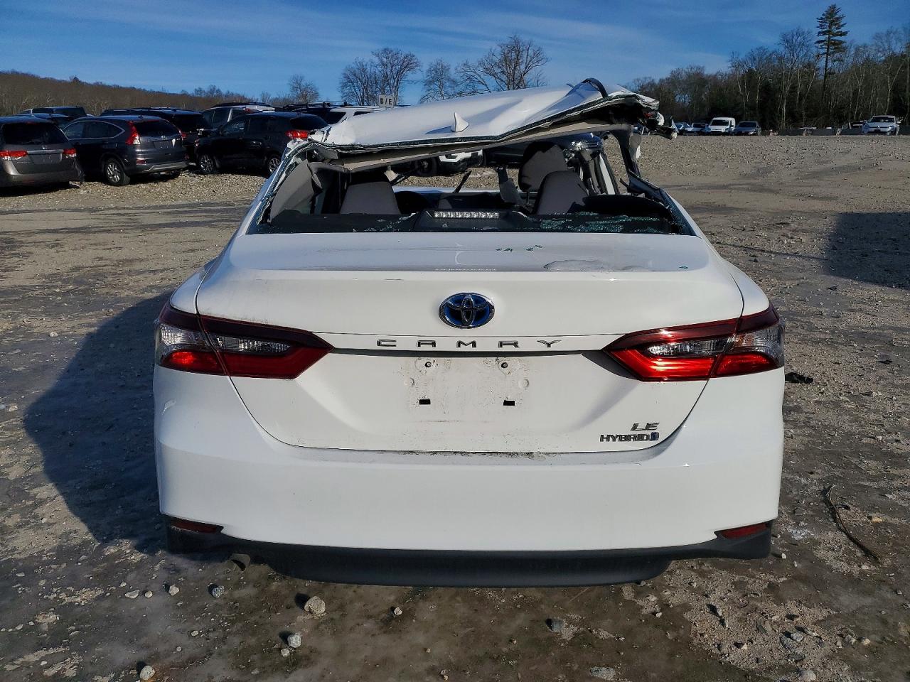 2021 TOYOTA CAMRY LE photo 6