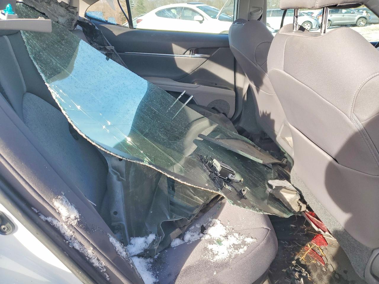 2021 TOYOTA CAMRY LE photo 10