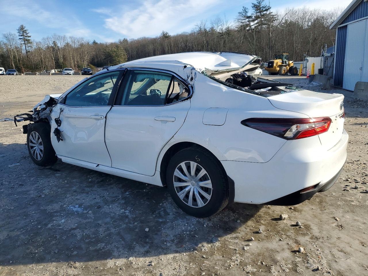 2021 TOYOTA CAMRY LE photo 2