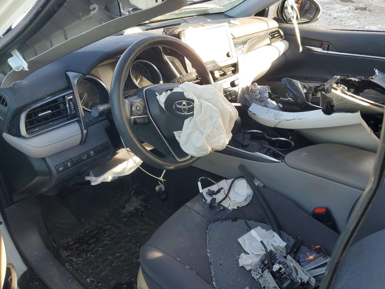 2021 TOYOTA CAMRY LE photo 8