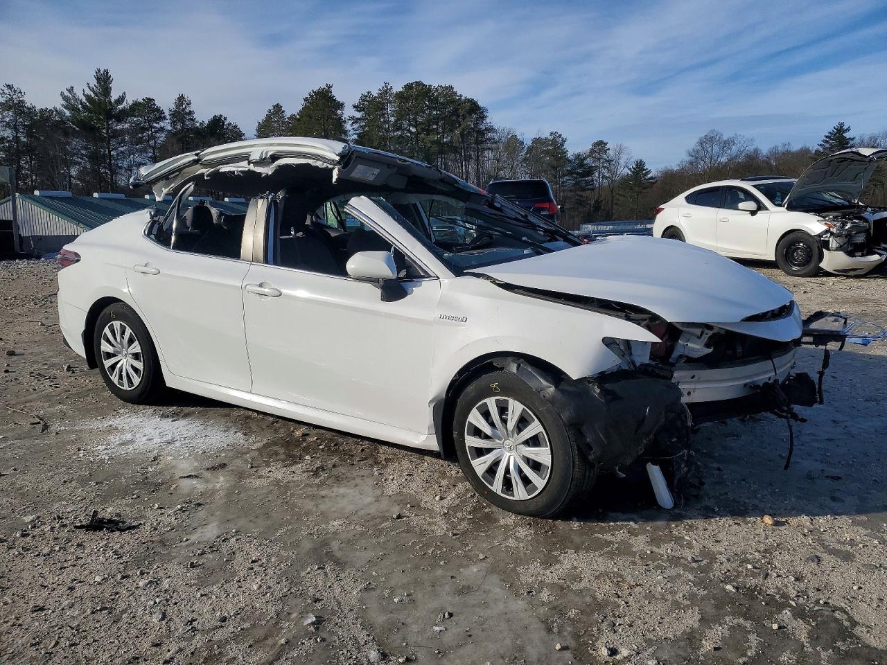 2021 TOYOTA CAMRY LE photo 4
