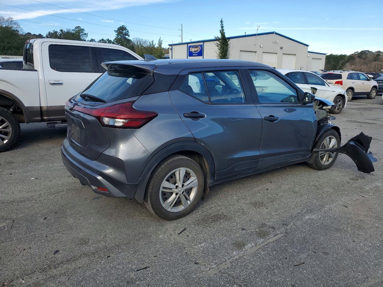 2023 NISSAN KICKS S photo 3