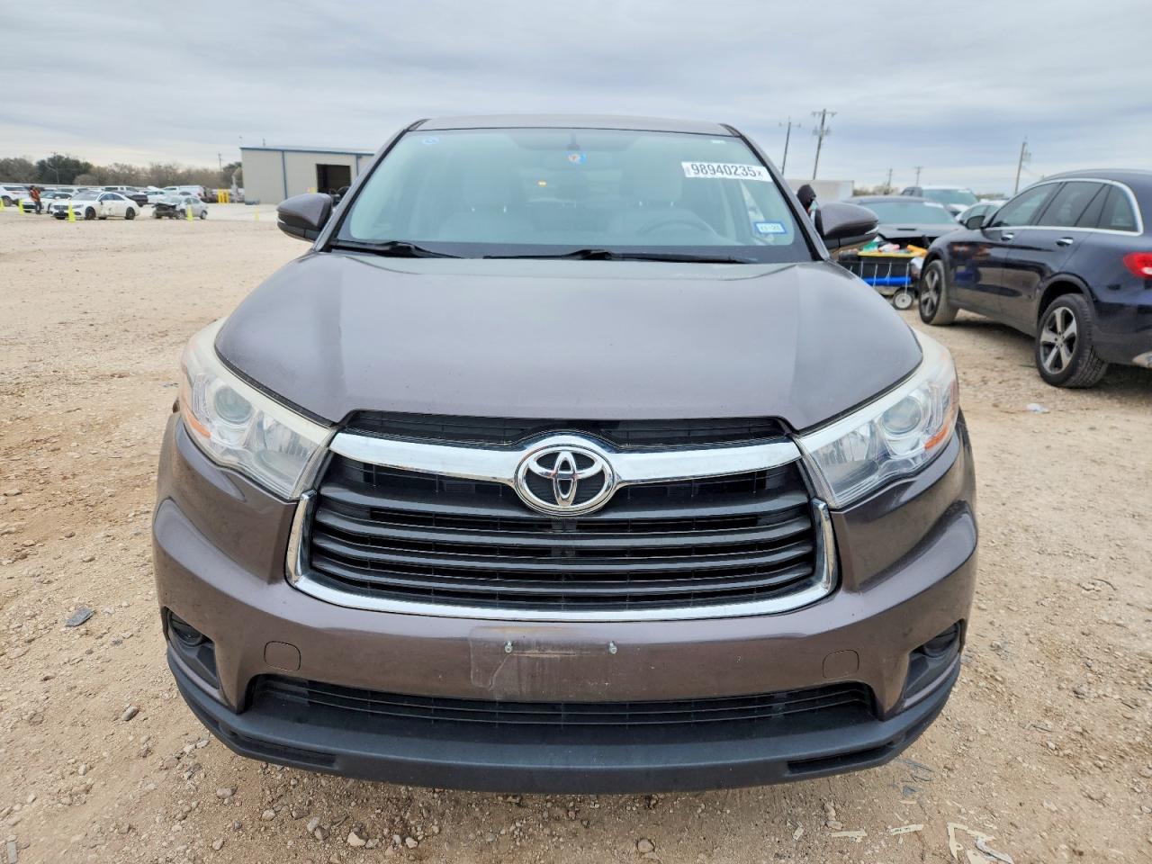 2016 TOYOTA HIGHLANDER LE photo 5