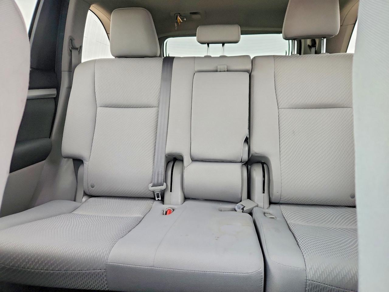 2016 TOYOTA HIGHLANDER LE photo 10