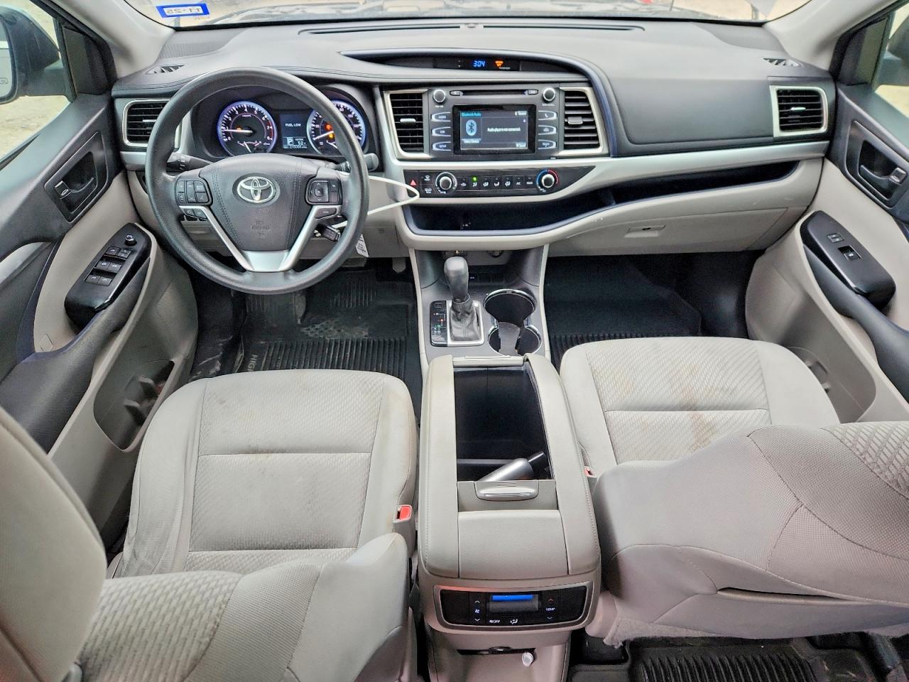 2016 TOYOTA HIGHLANDER LE photo 8