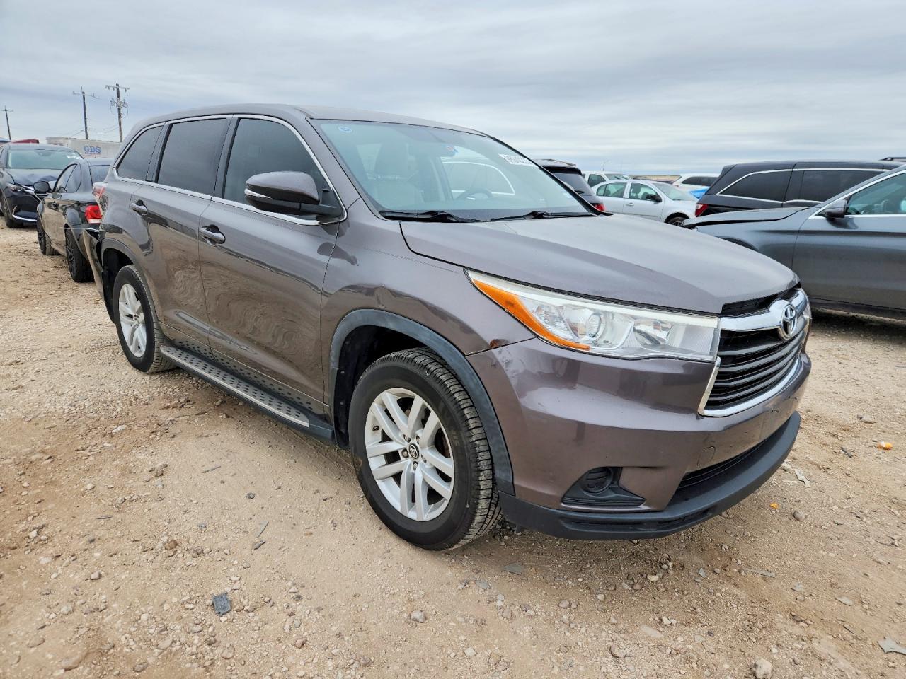 2016 TOYOTA HIGHLANDER LE photo 4