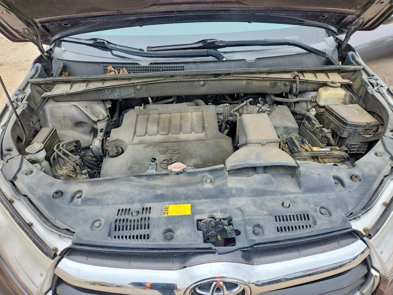 2016 TOYOTA HIGHLANDER LE photo 12