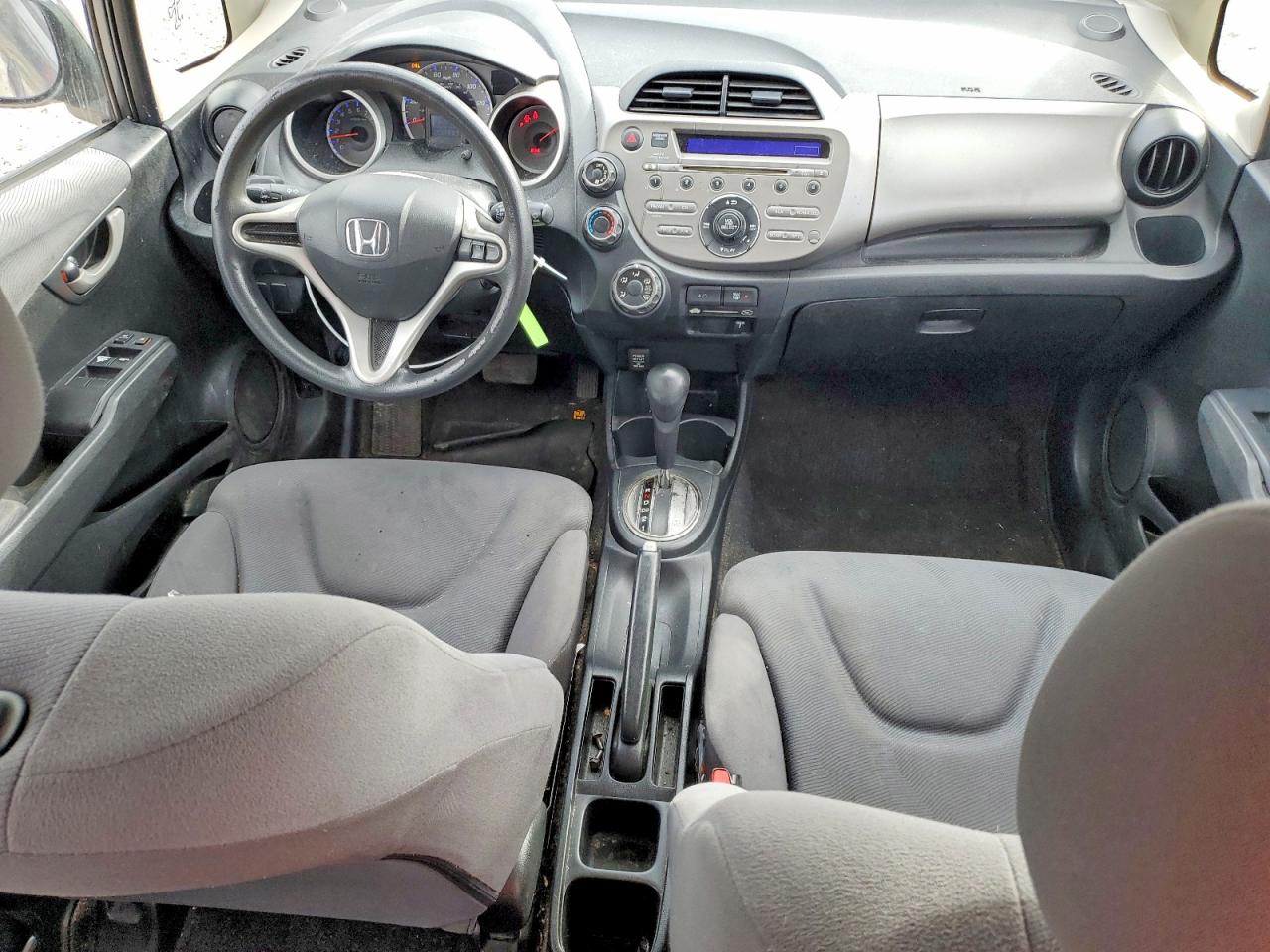 2013 HONDA FIT photo 8