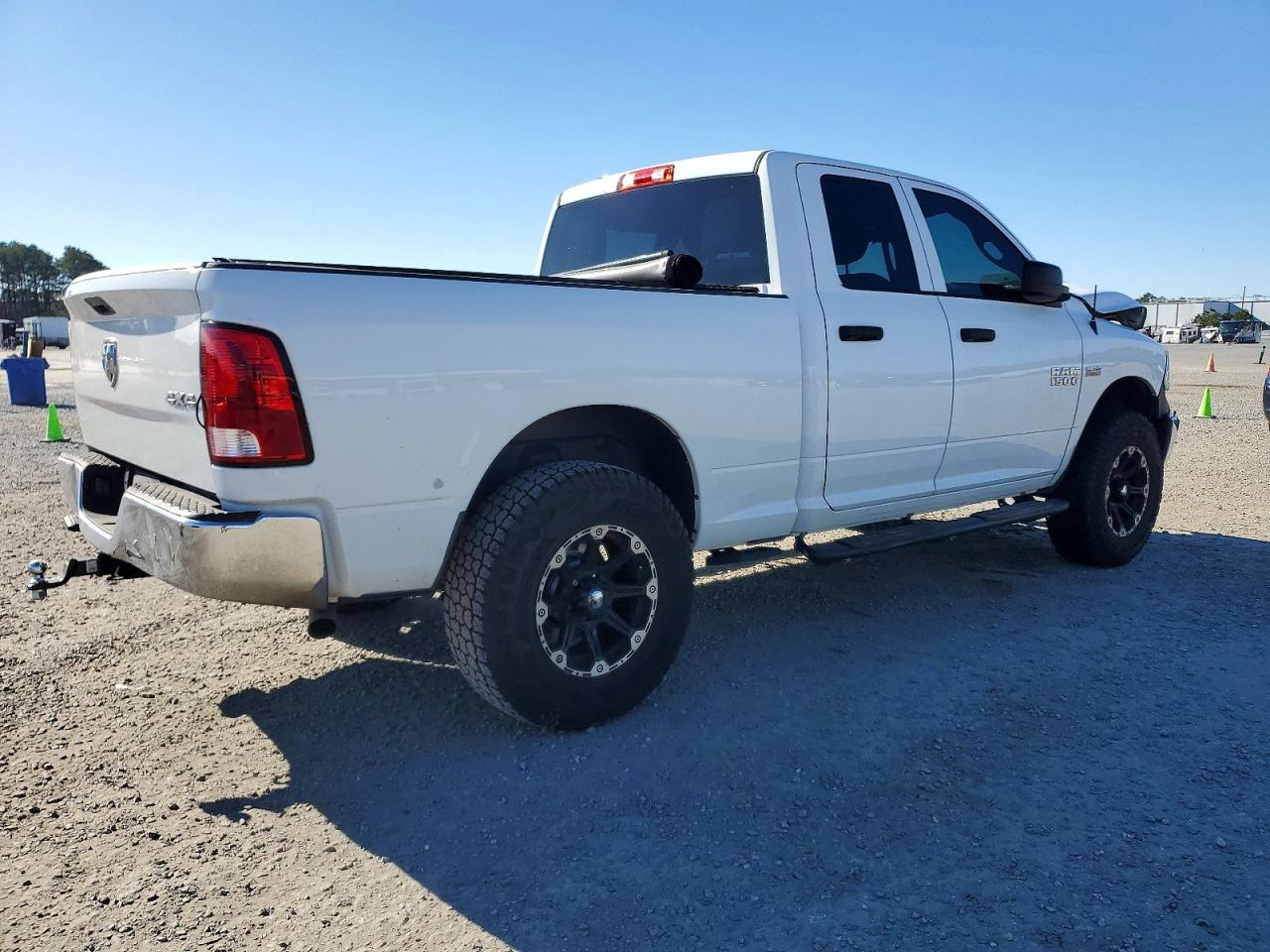 2017 RAM 1500 ST photo 3