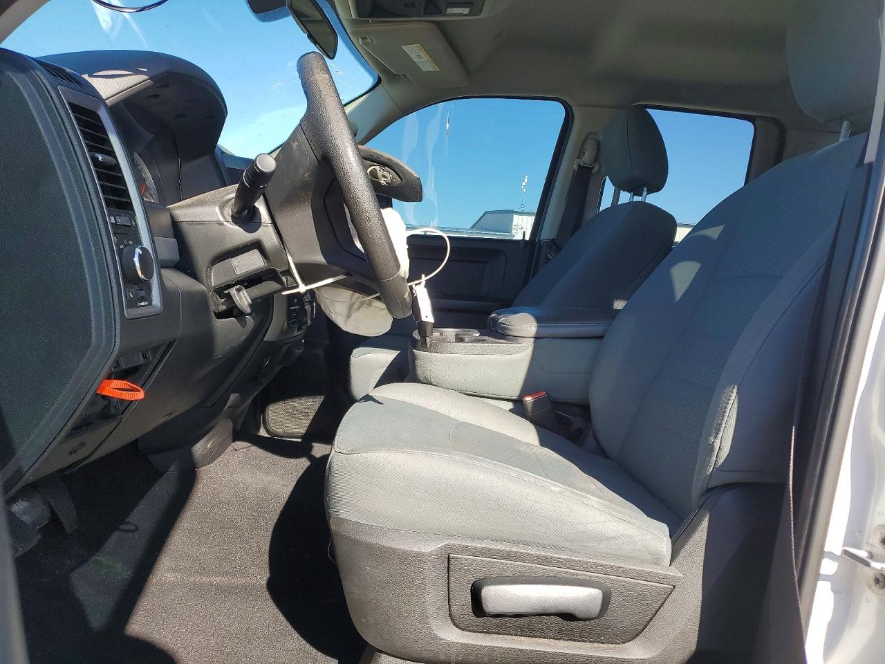 2017 RAM 1500 ST photo 7