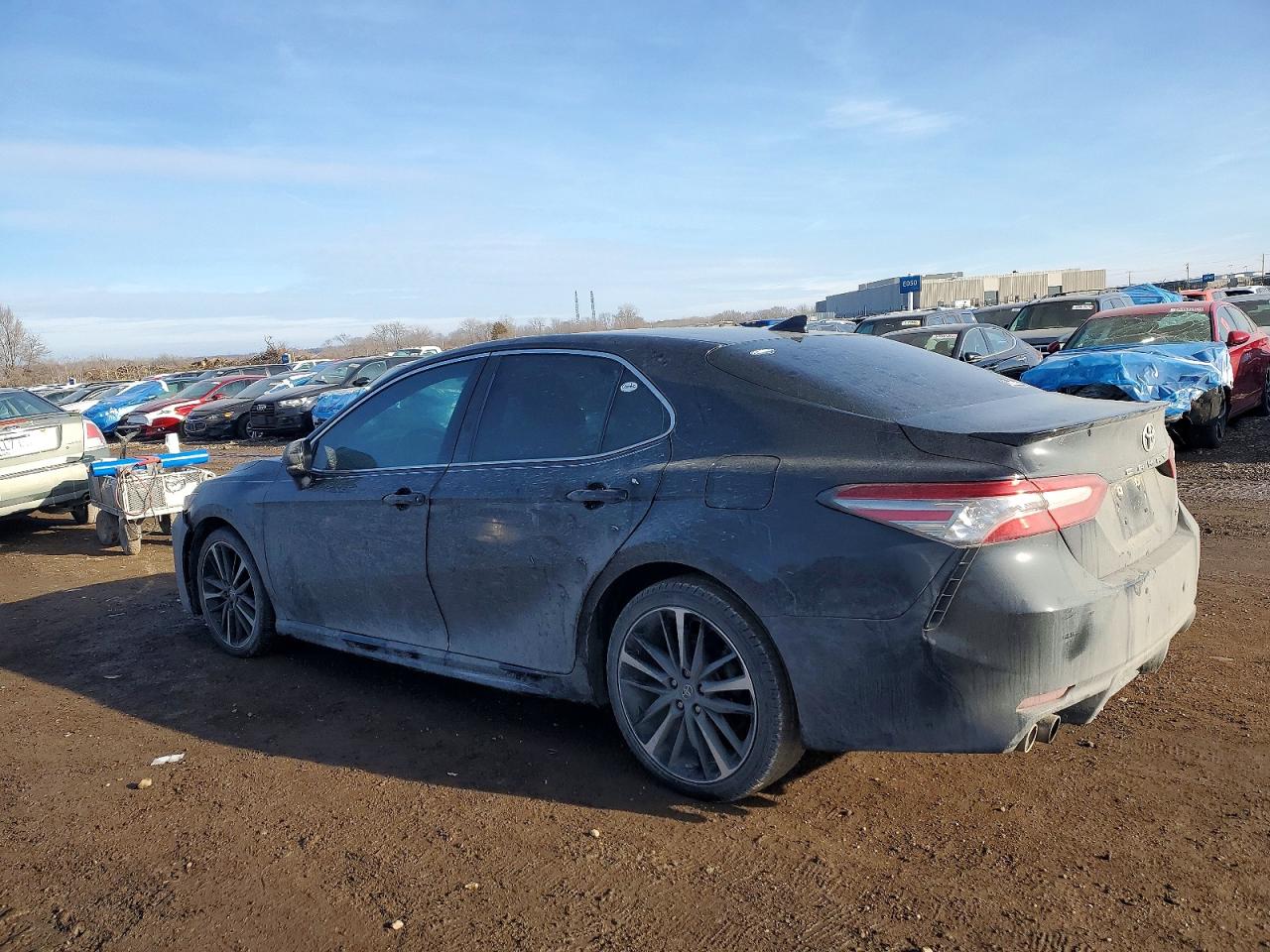 2019 TOYOTA CAMRY XSE photo 2