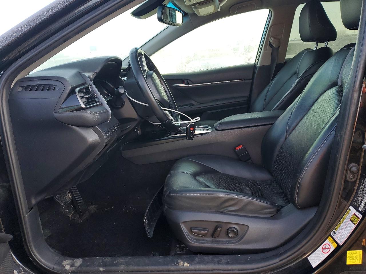 2019 TOYOTA CAMRY XSE photo 7