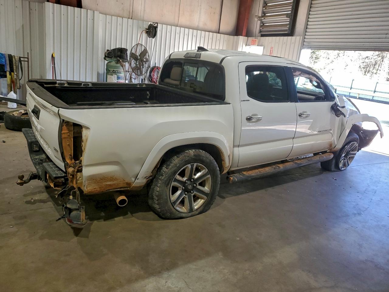 2017 TOYOTA TACOMA DOUBLE CAB photo 3