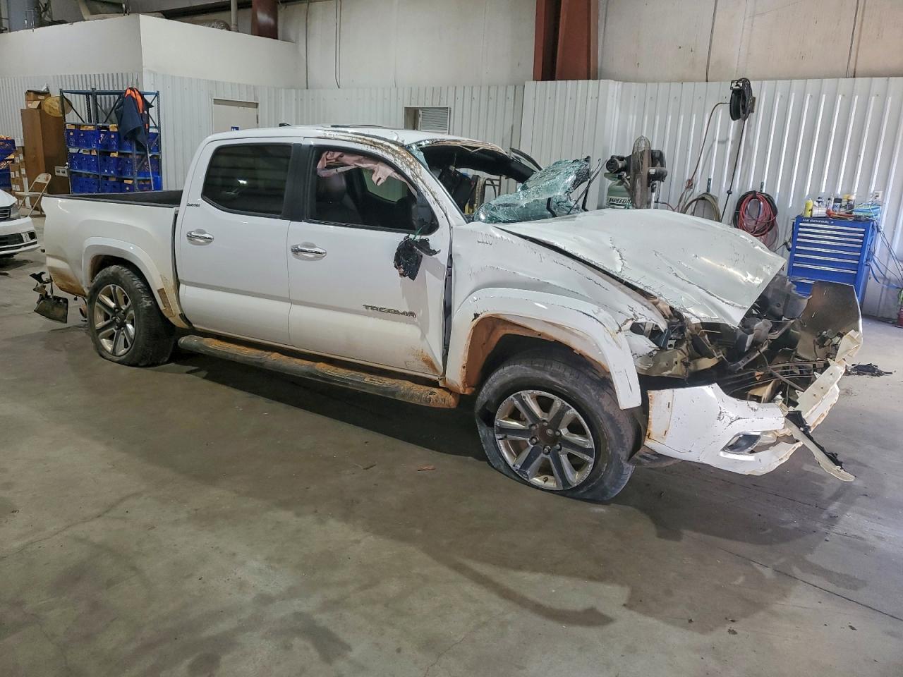2017 TOYOTA TACOMA DOUBLE CAB photo 4