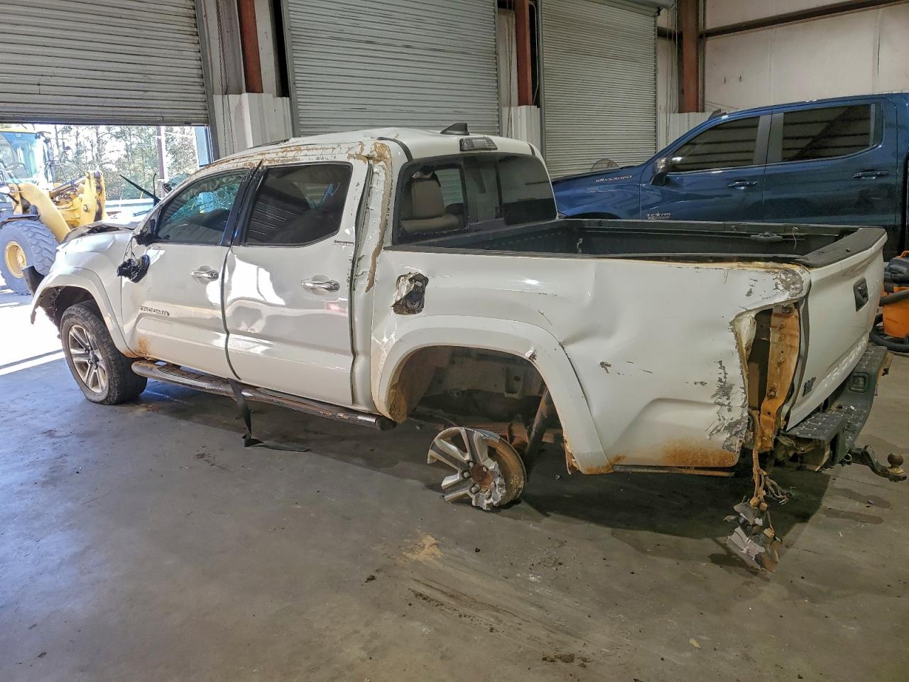 2017 TOYOTA TACOMA DOUBLE CAB photo 2
