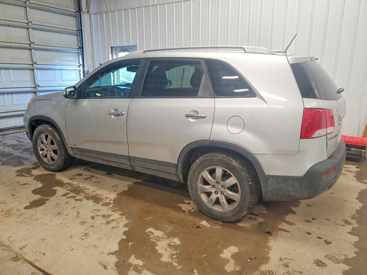 2011 KIA SORENTO BASE photo 2
