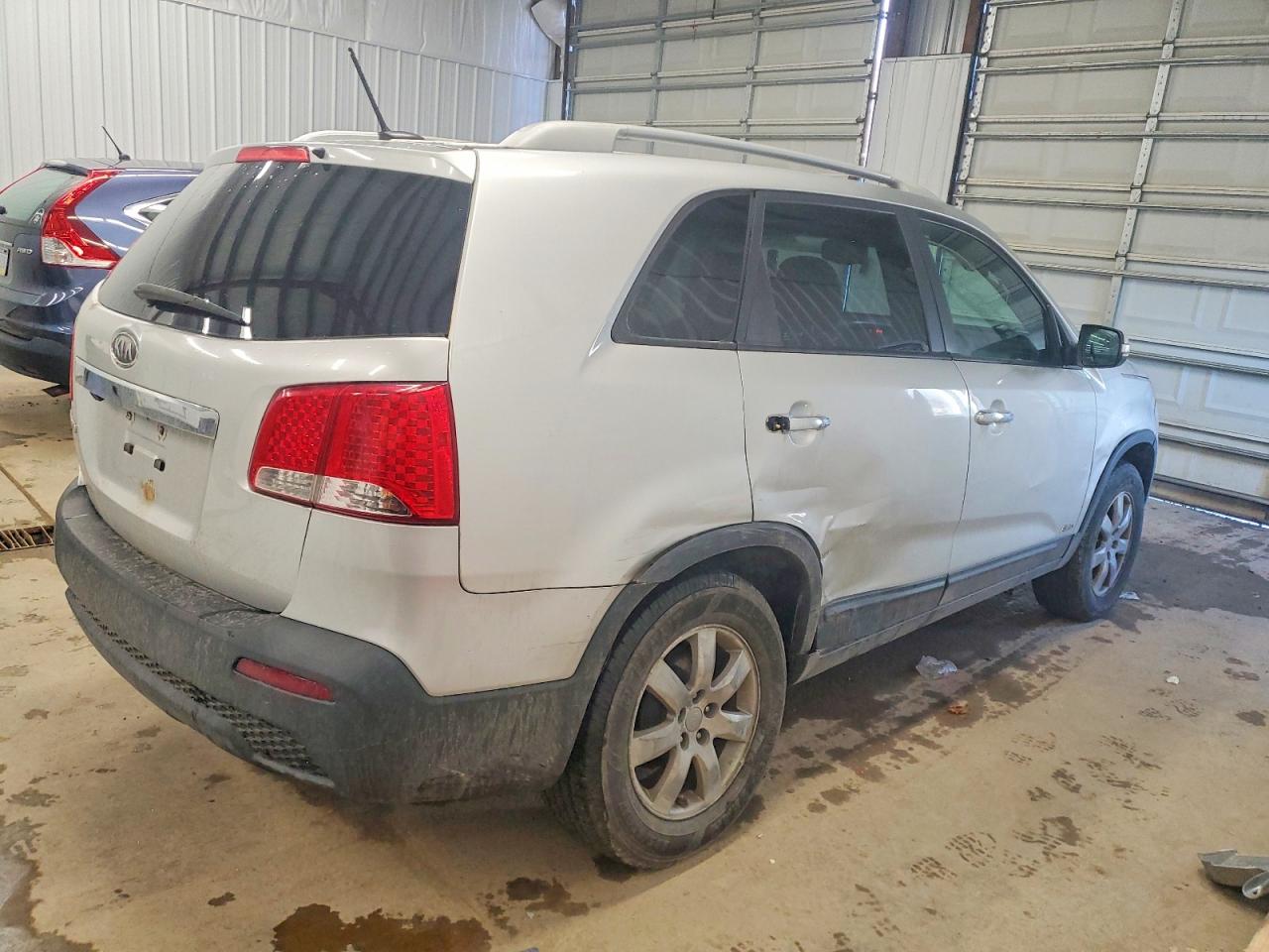 2011 KIA SORENTO BASE photo 3