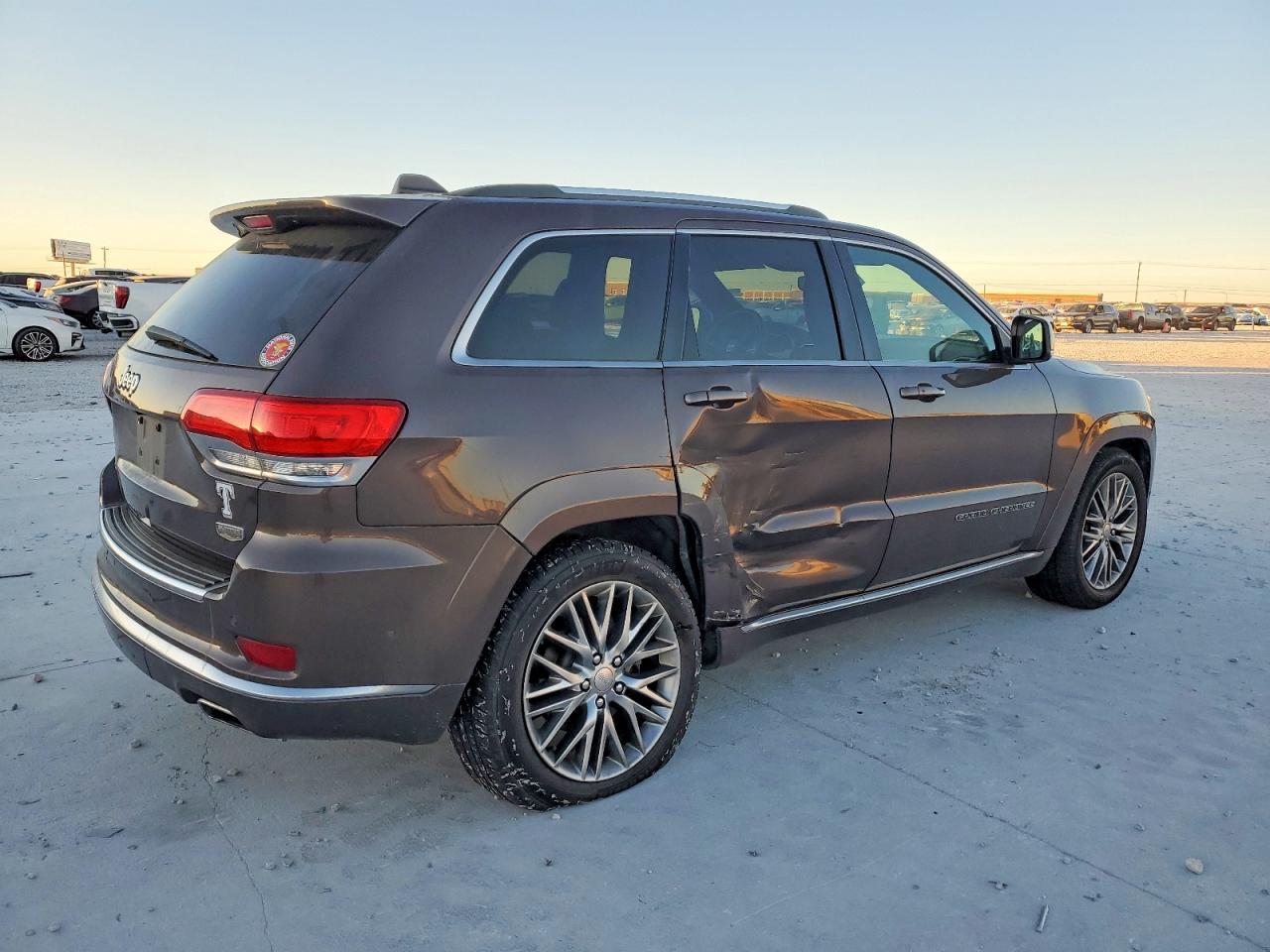 2018 JEEP GRAND CHEROKEE SUMMIT photo 3