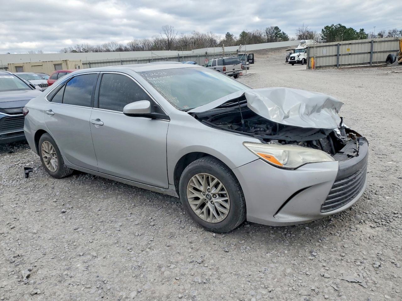 2017 TOYOTA CAMRY LE photo 4
