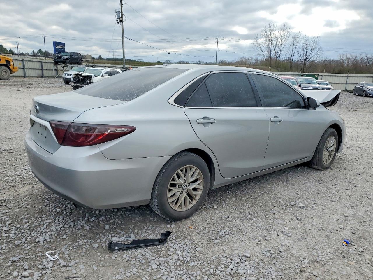 2017 TOYOTA CAMRY LE photo 3