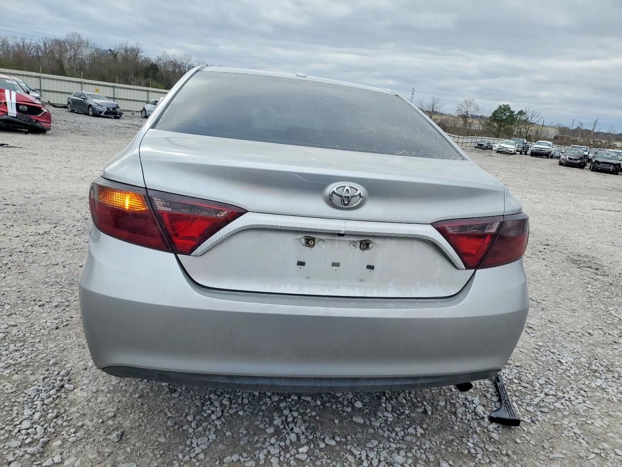 2017 TOYOTA CAMRY LE photo 6