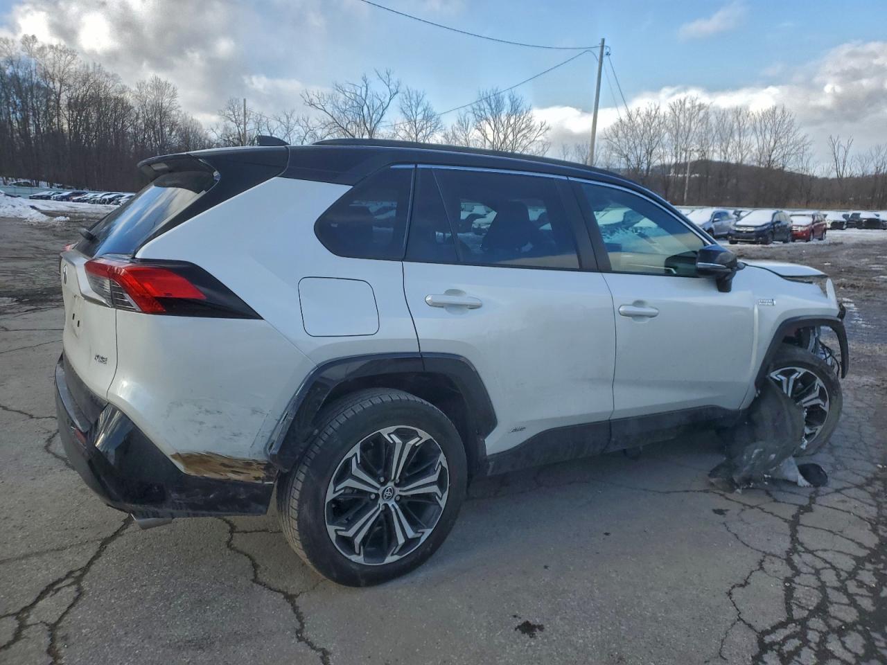 2024 TOYOTA RAV4 PRIME XSE photo 3