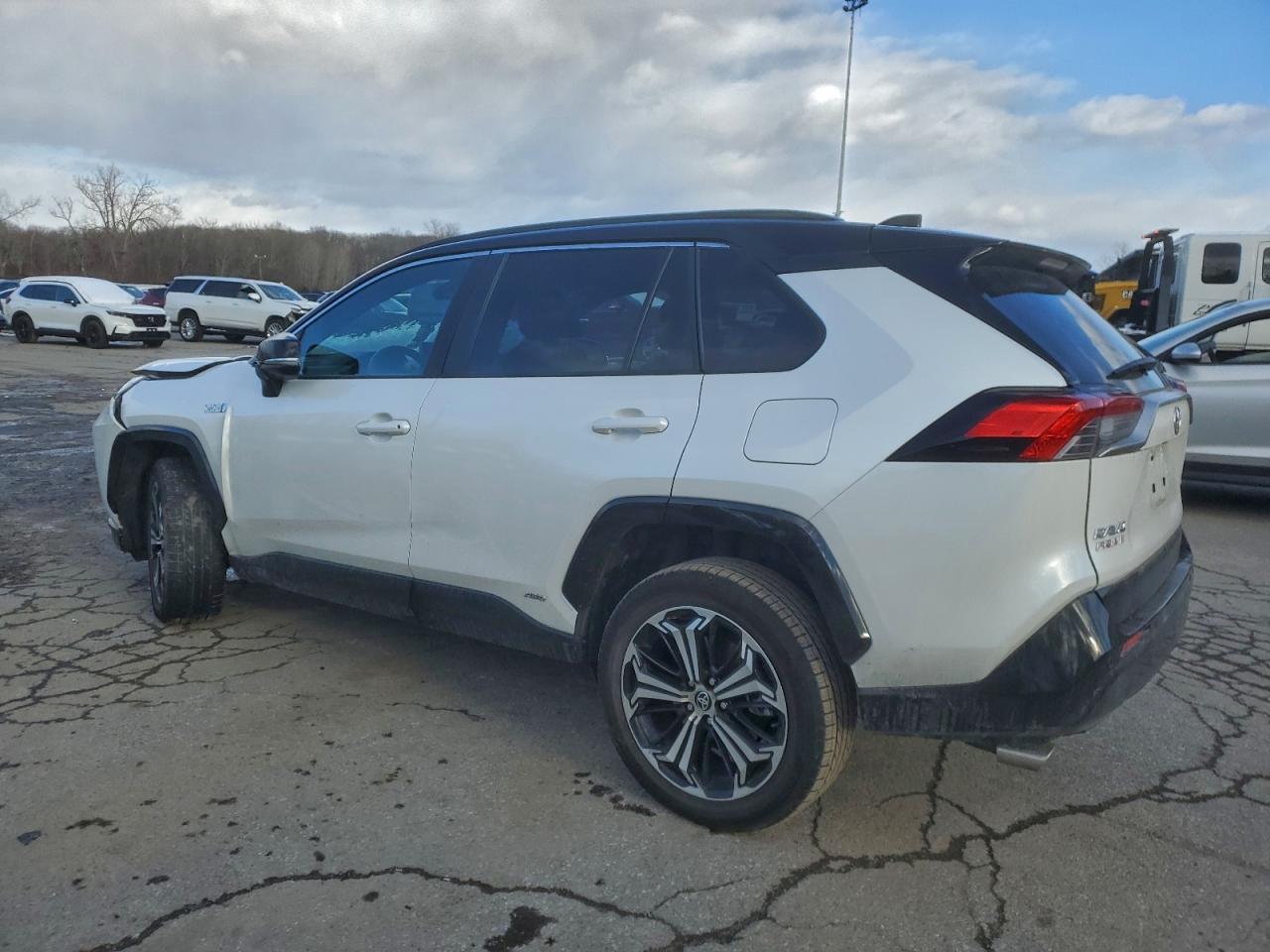 2024 TOYOTA RAV4 PRIME XSE photo 2