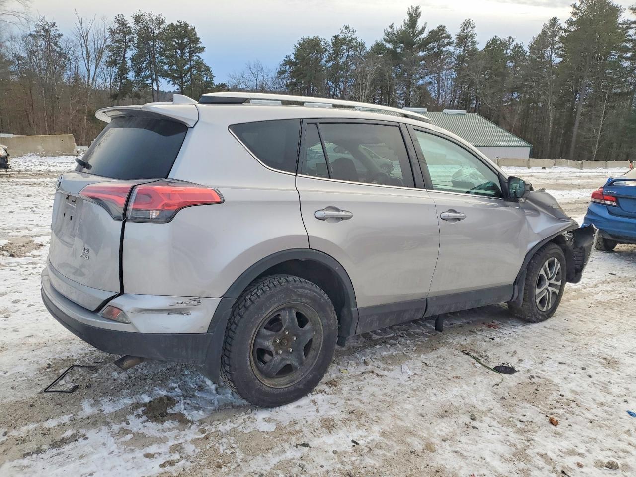 2016 TOYOTA RAV4 LE photo 3