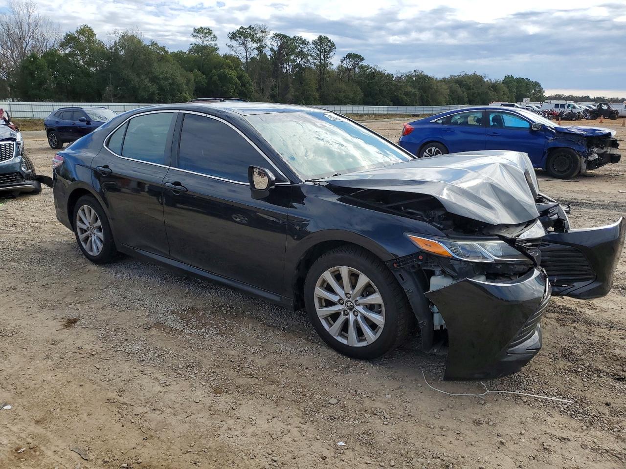 2018 TOYOTA CAMRY L photo 4