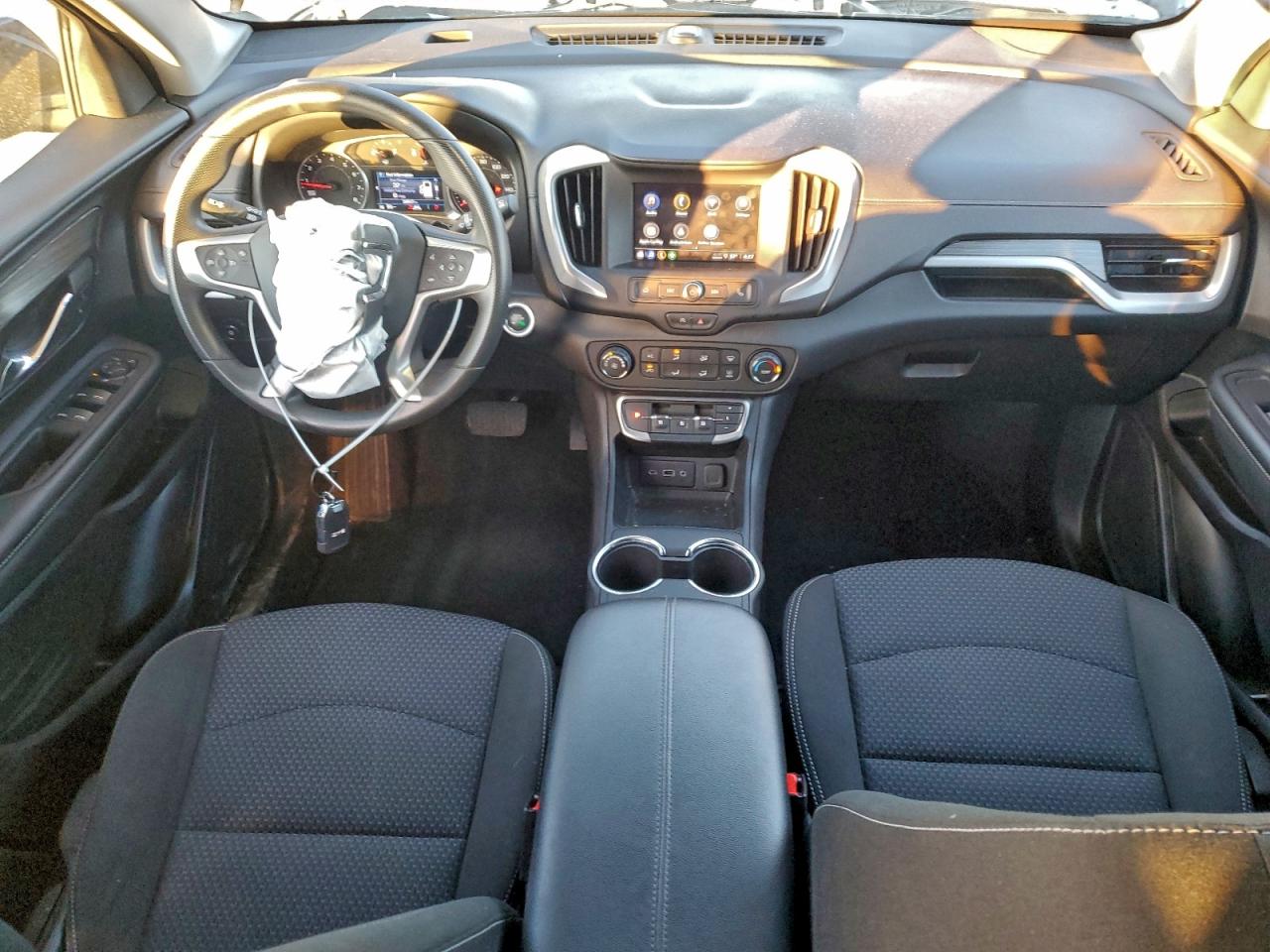 2024 GMC TERRAIN SLE photo 8