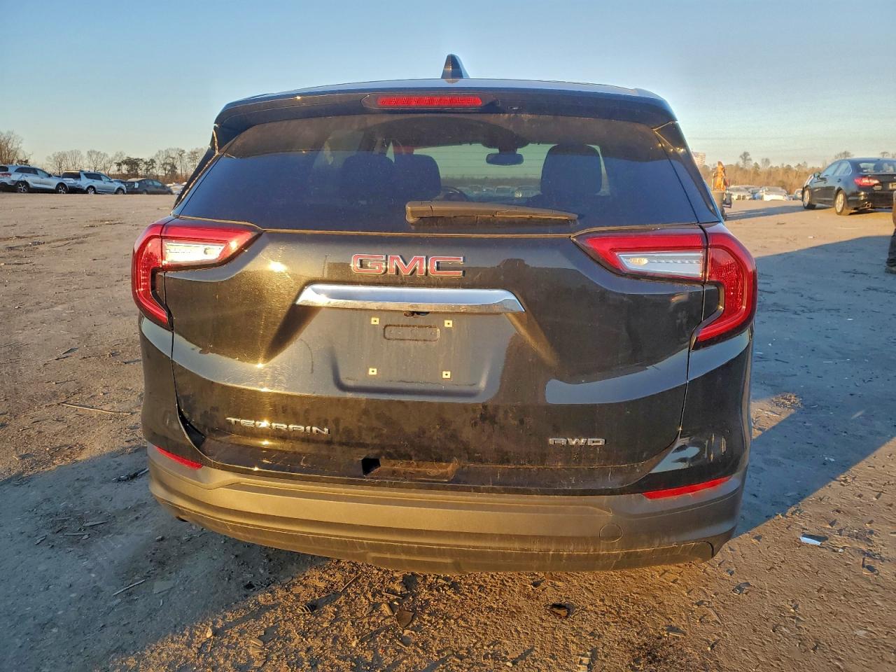 2024 GMC TERRAIN SLE photo 6