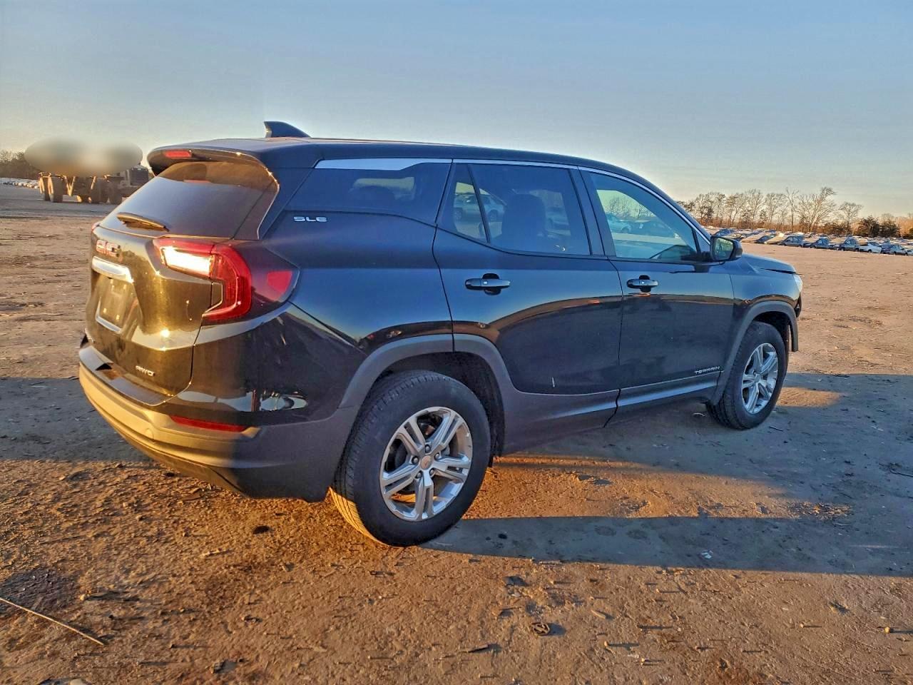 2024 GMC TERRAIN SLE photo 3