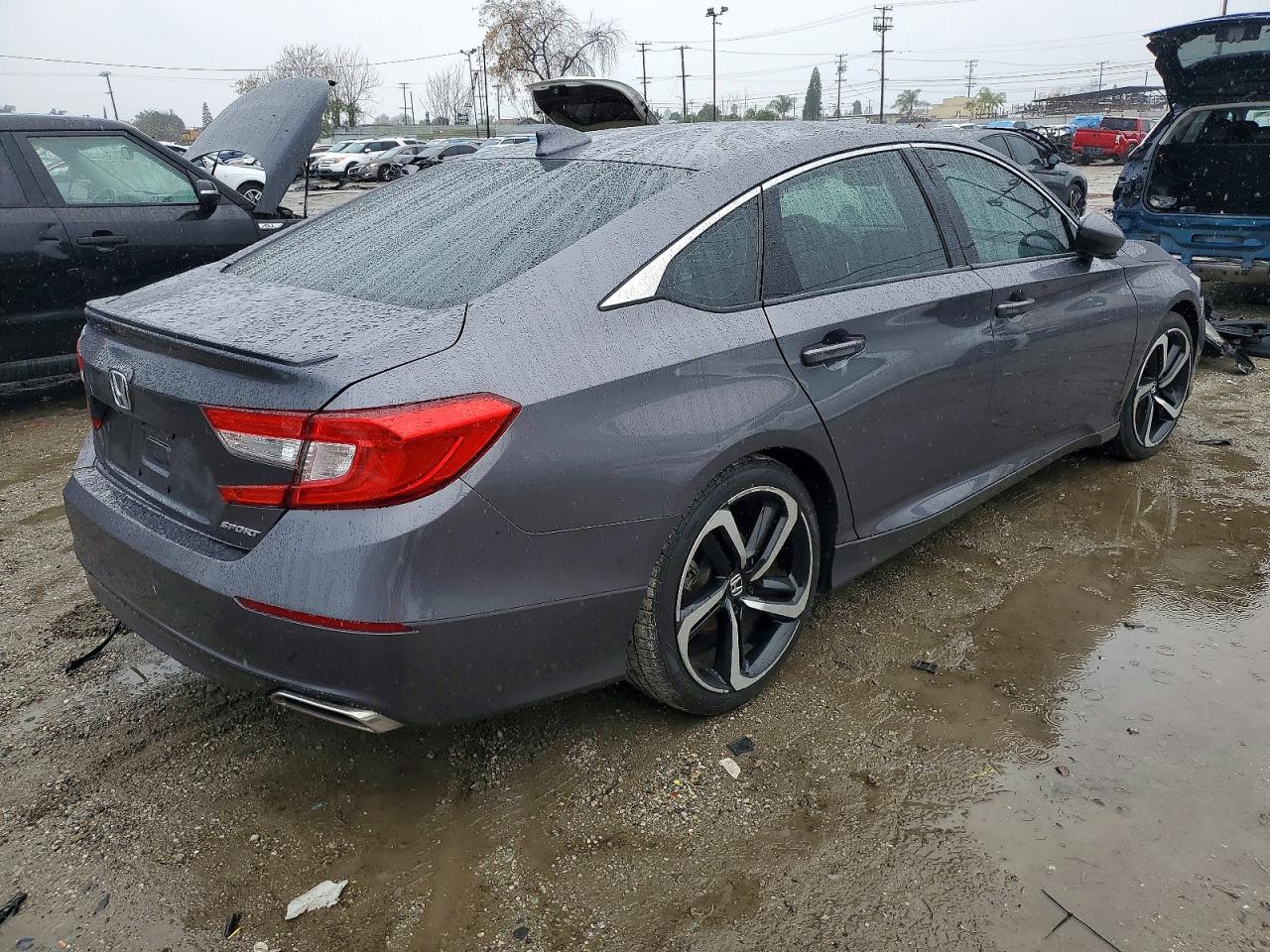 2018 HONDA ACCORD SPORT photo 3