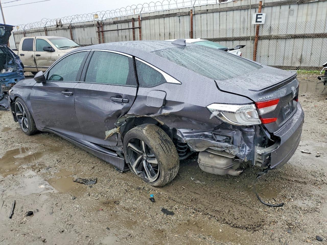 2018 HONDA ACCORD SPORT photo 2