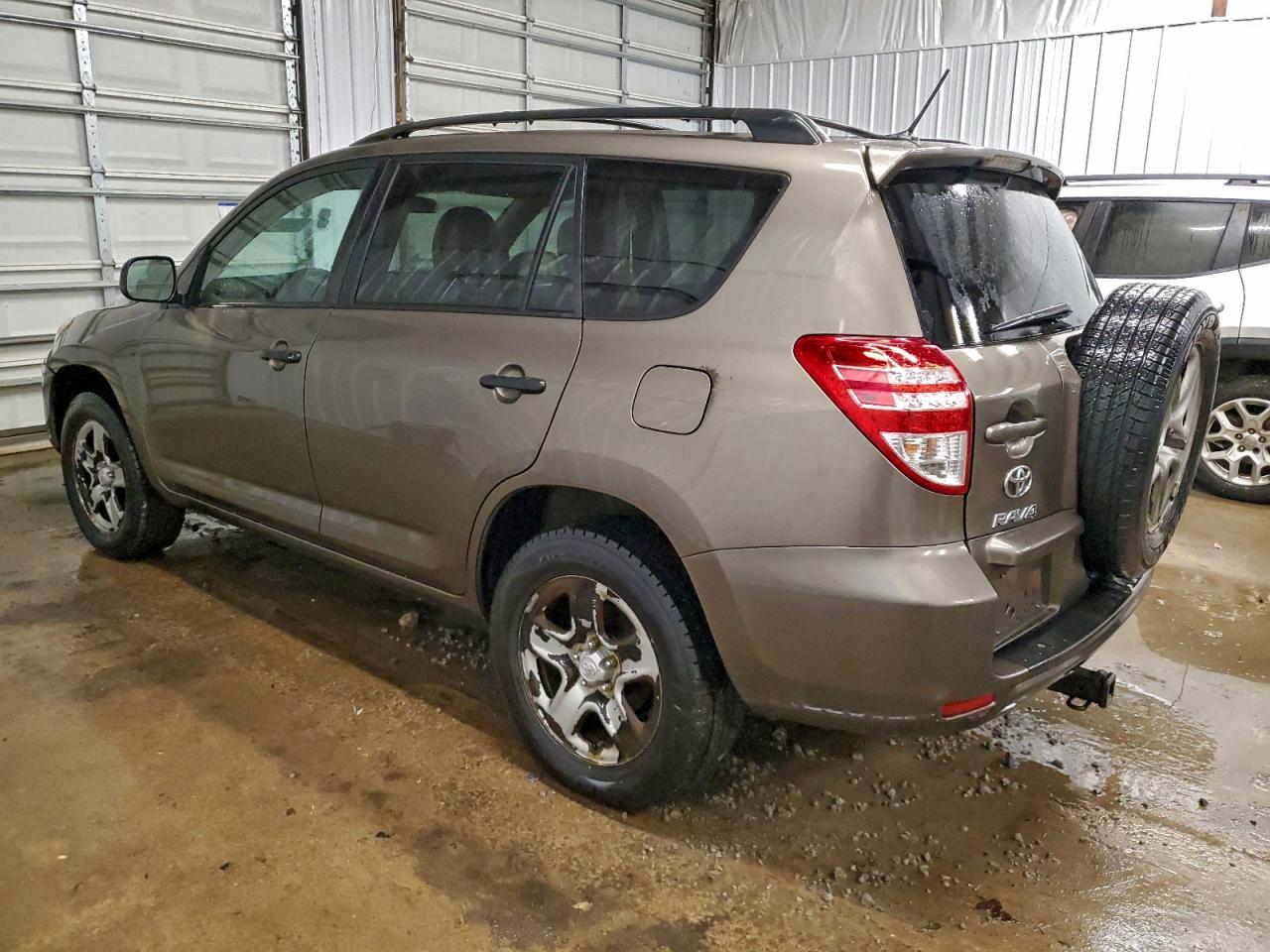 2011 TOYOTA RAV4 photo 4