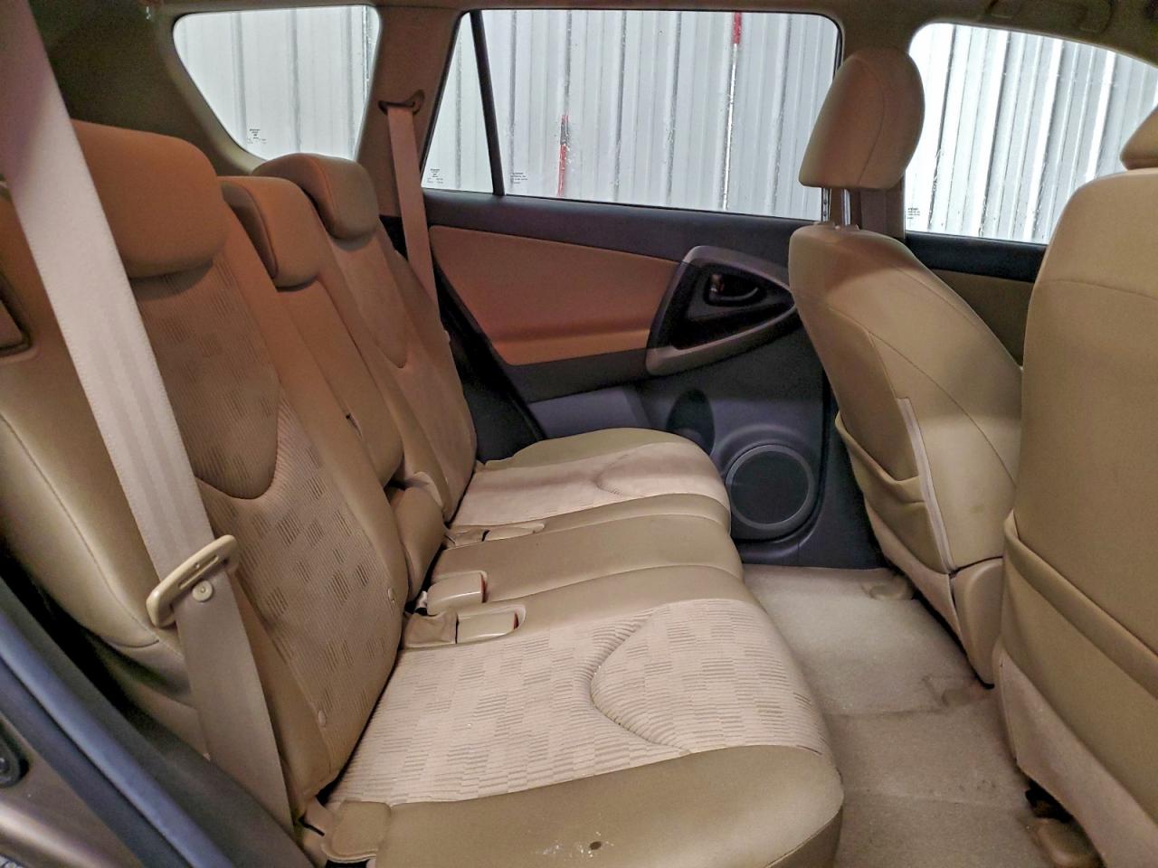 2011 TOYOTA RAV4 photo 31