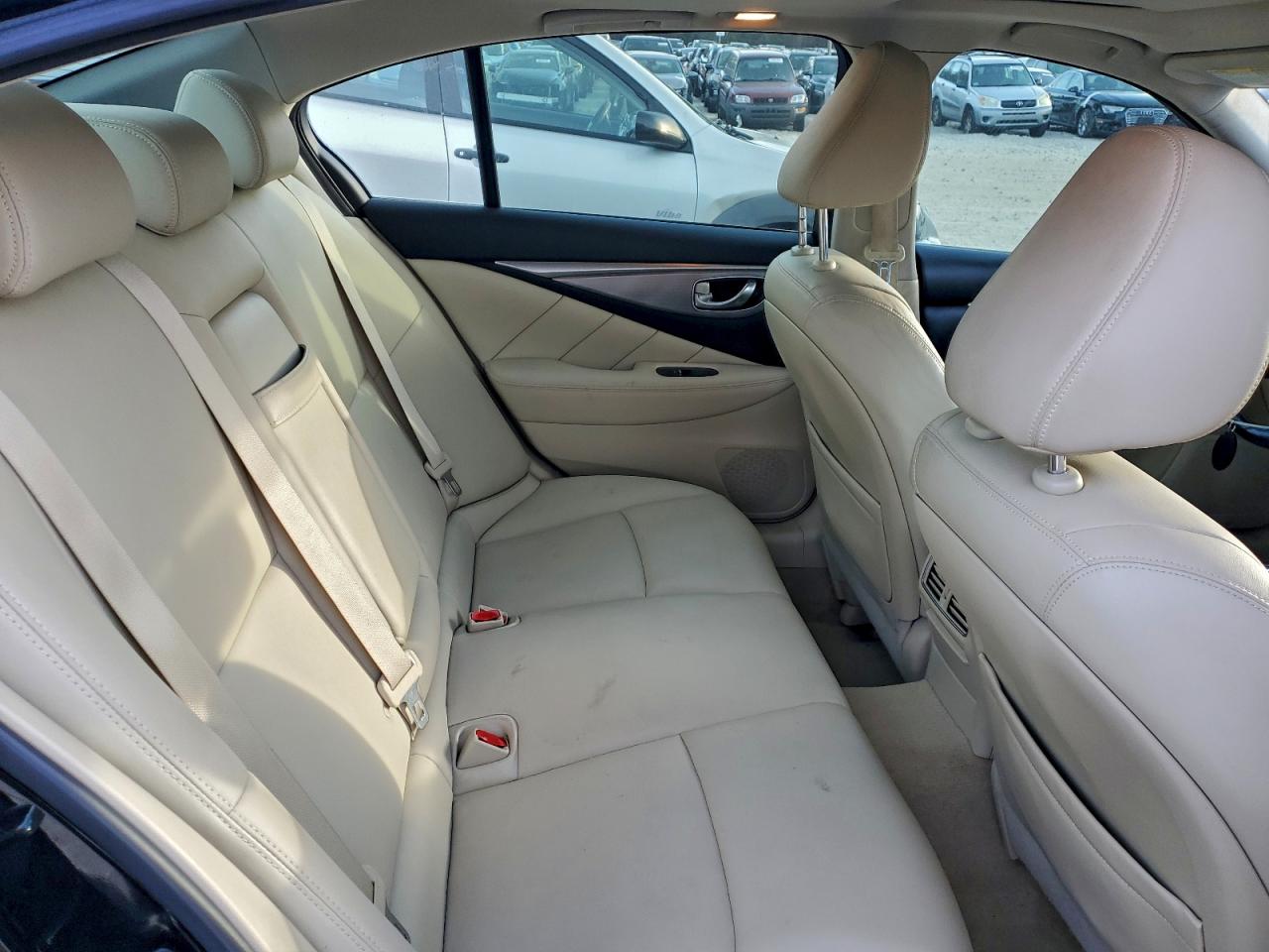 2015 INFINITI Q50 BASE photo 28