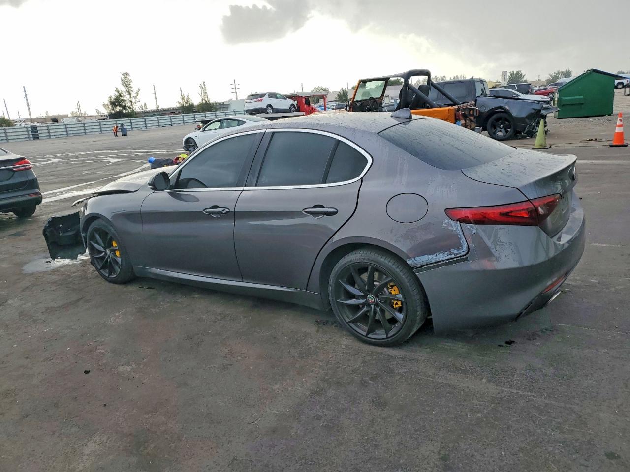2017 ALFA ROMEO GIULIA photo 2