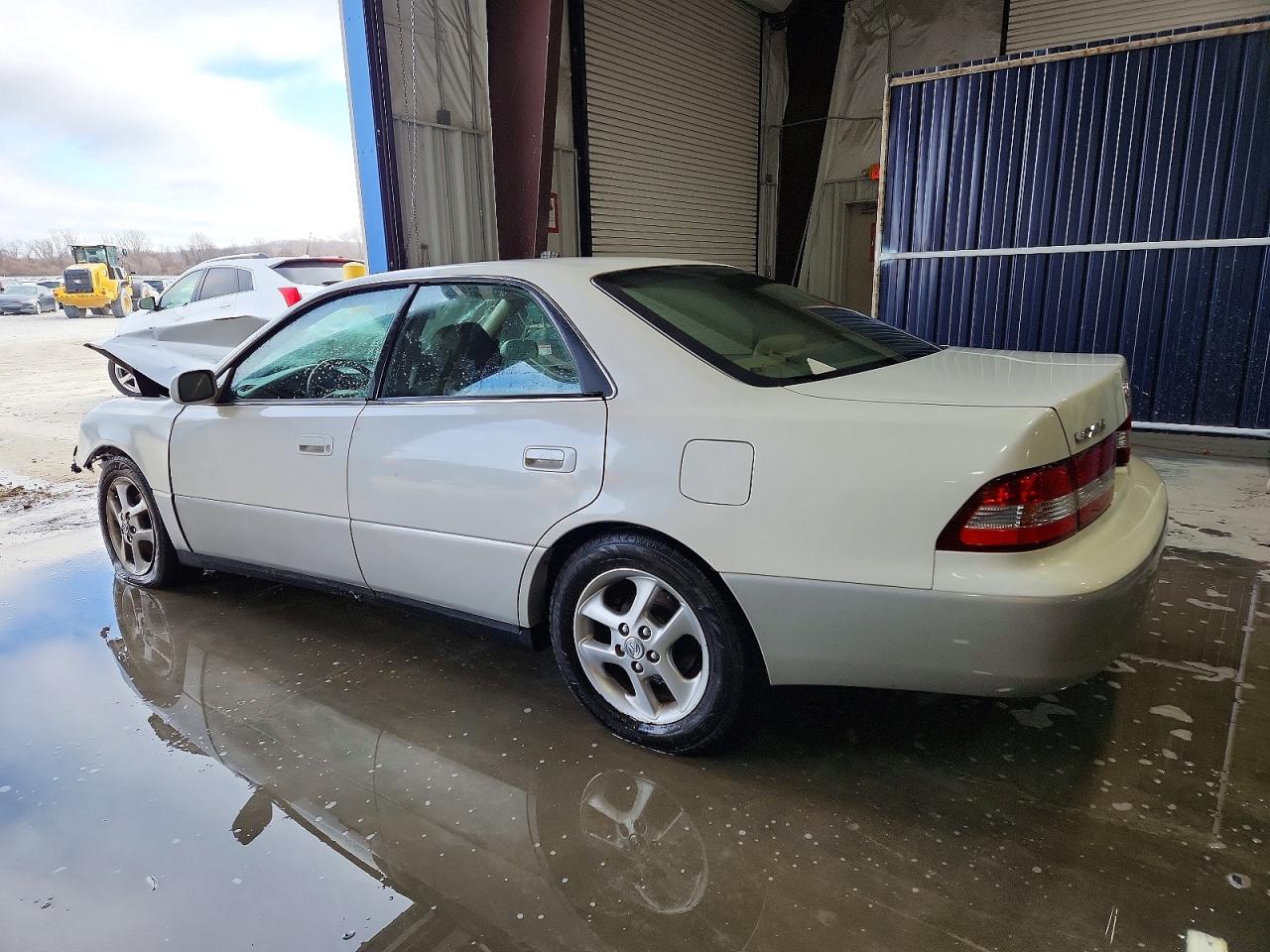2001 LEXUS ES 300 photo 2